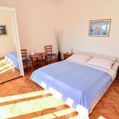 Apartament Benelux *