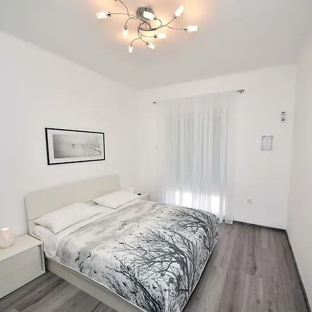 Apartament Benelux *