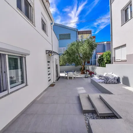Apartament Benelux *