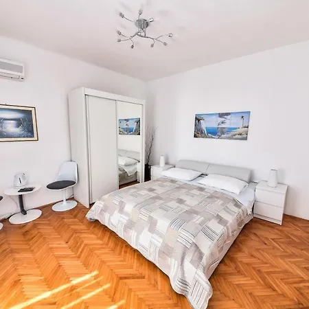 Benelux Apartament *